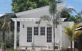 Casa Blanca Gili Air